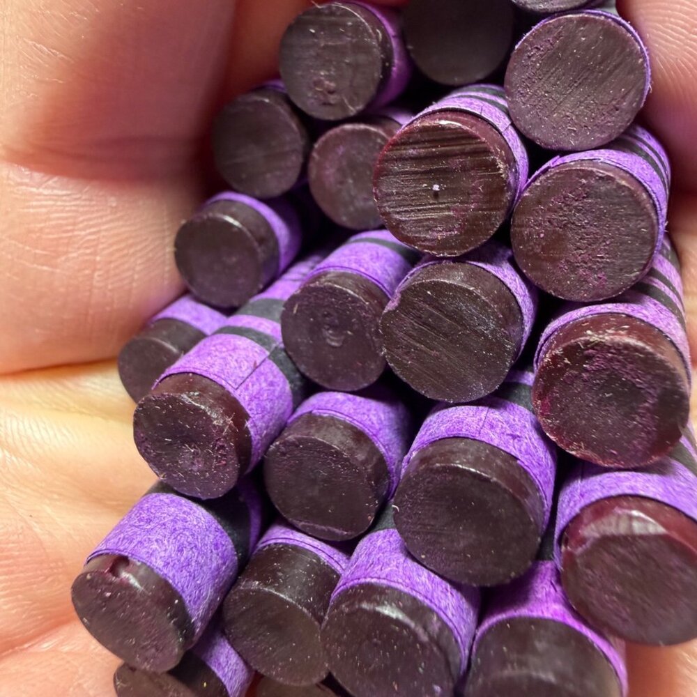 Vintage Hard to Find Crayola Plum Crayons Lot Of 24 Collectors - Picture 3 of 4